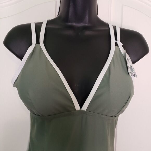 SwimSuit   - Picture 4 of 8